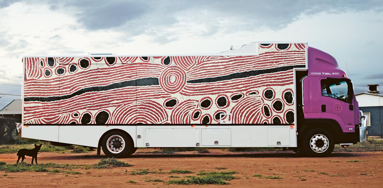 Un camion permet aux aborigènes d’être traités par dialyse.